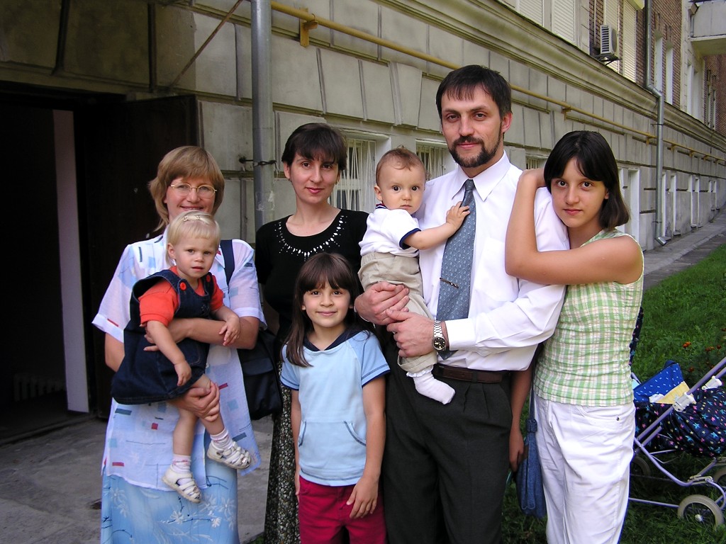 Галина и Александр Зотовы, дети Светлана, Настя и Андрей
Светлана Шкрябина и дочь Даша