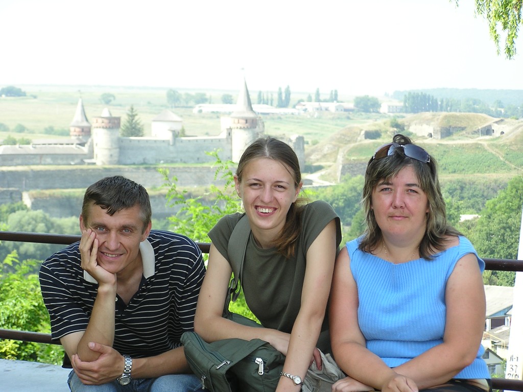 Каменец - крепость
Сергей Гаркуша, Лиза Романенко и Ольга Гайдук