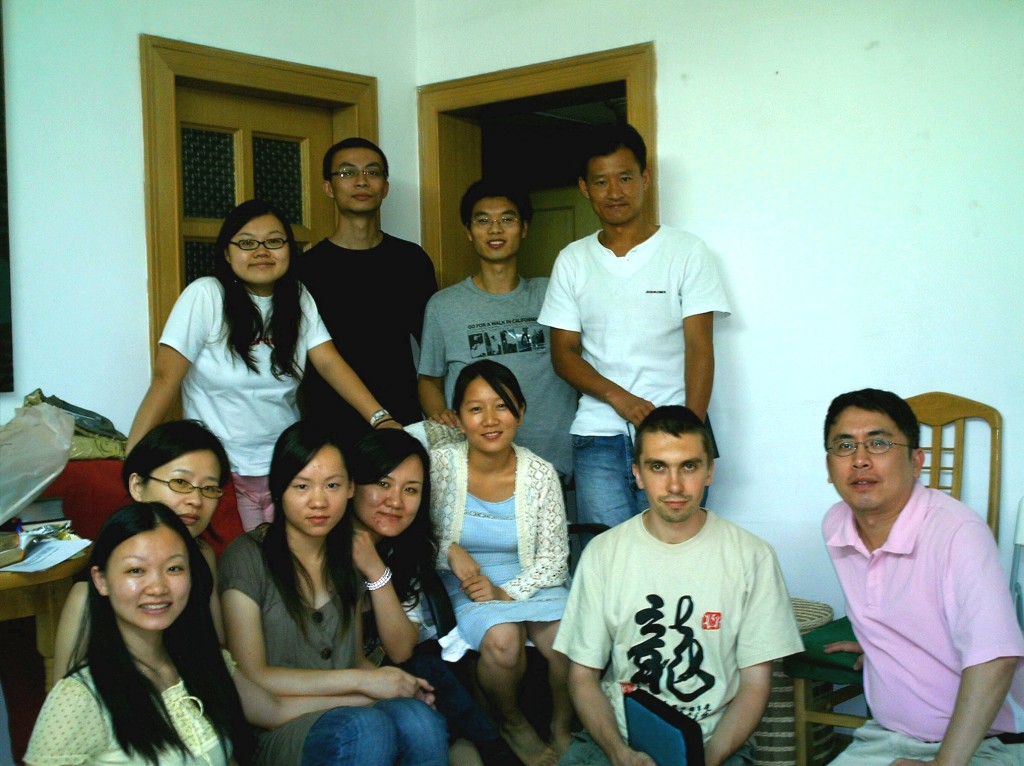 Домашняя группа, община в Пекине
Джон Ю и Владимир Олейник