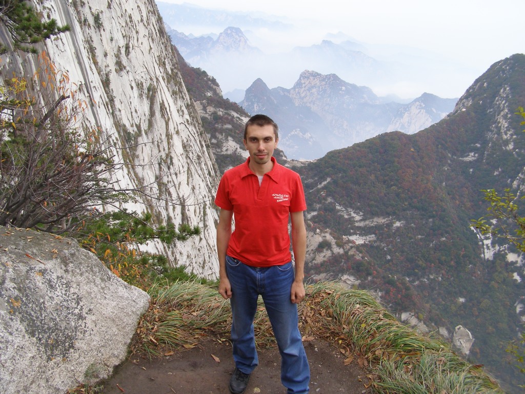 город СиАн, Монастырь ХуаШан
самый опасный туристический маршрут в мире
Владимир Олейник