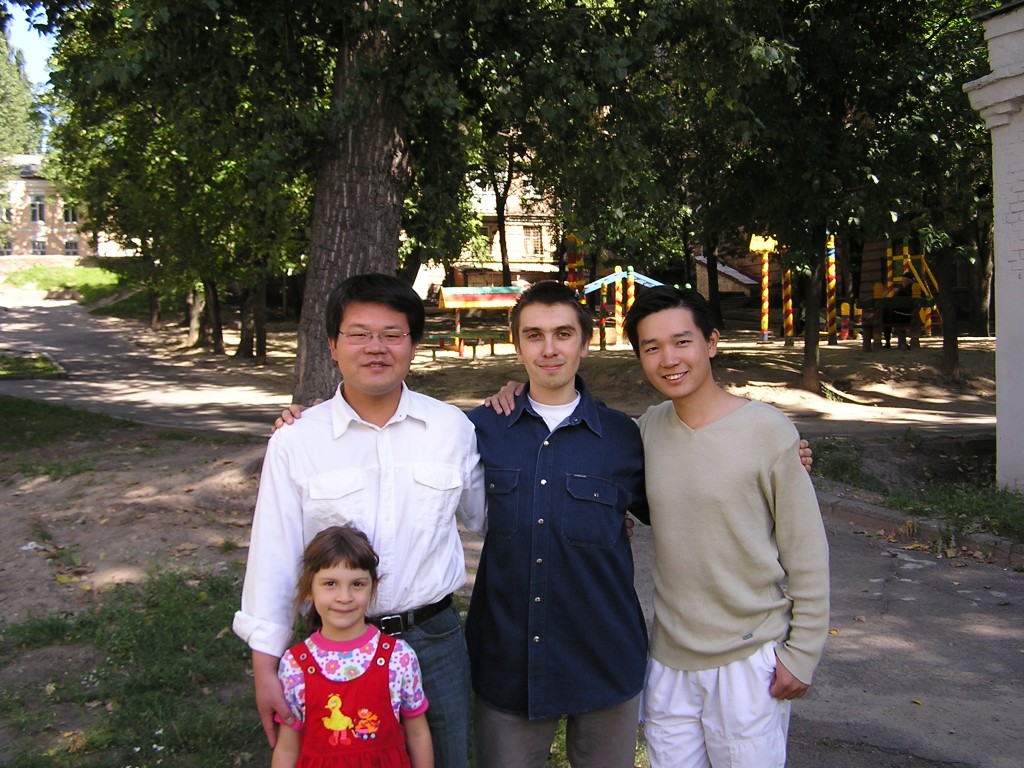 Наша община
Хуан Гао, Владимир Олейник и наш гость